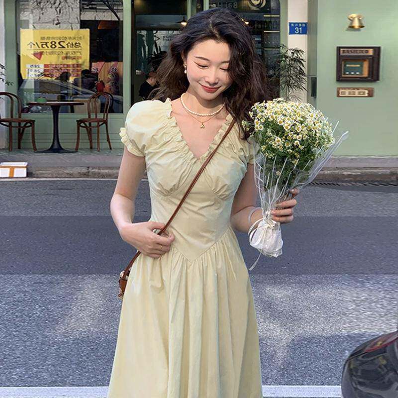 205韩国chic夏季V领露锁骨褶皱收腰纯色泡泡短袖袖连衣裙女温柔风