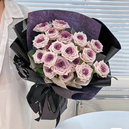 高级感乌梅子酱曼塔玫瑰花束鲜花快递同城广州深圳上海生日配送店