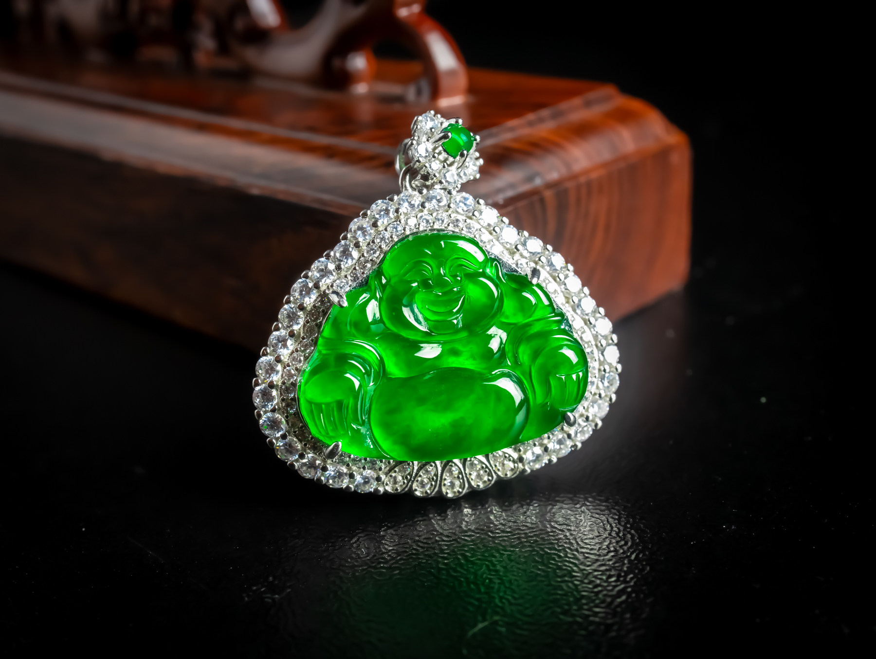 天然真品翡翠S925银镶嵌冰阳绿满绿高端精品闪拍佛公玉吊坠7.01g