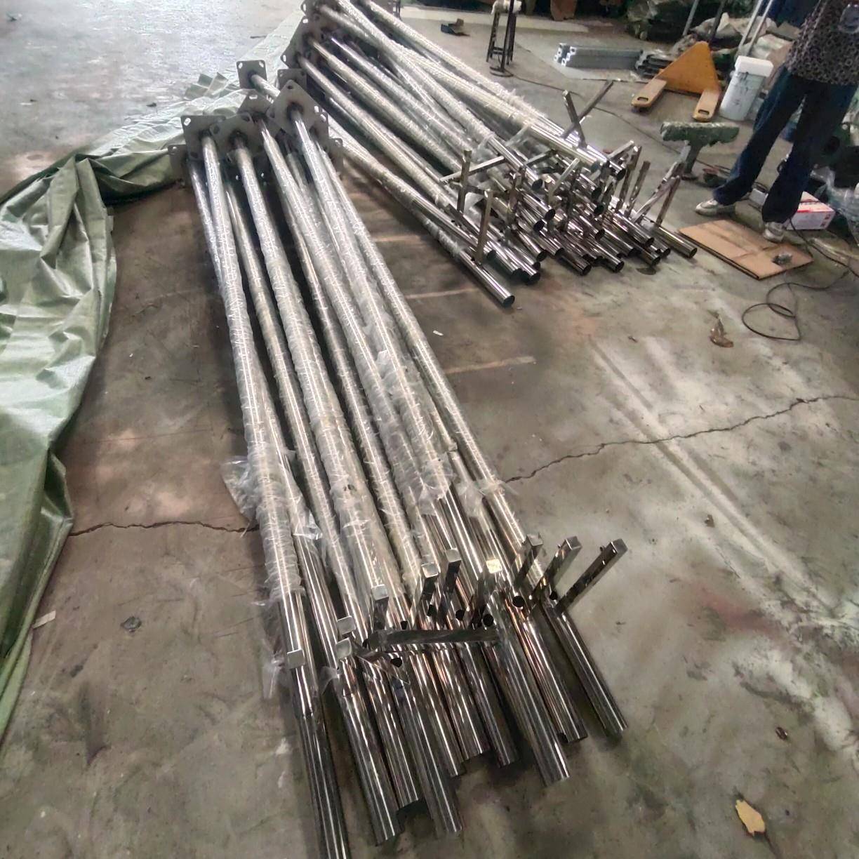 厂家直销轴承钢无缝管厚壁轴承钢管公园停车场交通杆监控杆4米