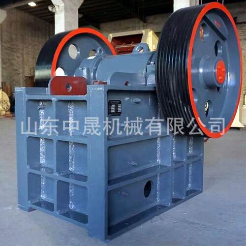 柴油驱动颚式碎石机 小型矿山石青石破碎机 建筑垃圾鹅卵石颚式粉