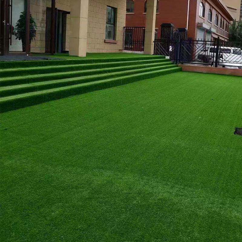 仿真塑料假草坪绿植人造地毯装饰运动场户外楼顶围栏人工草皮地垫