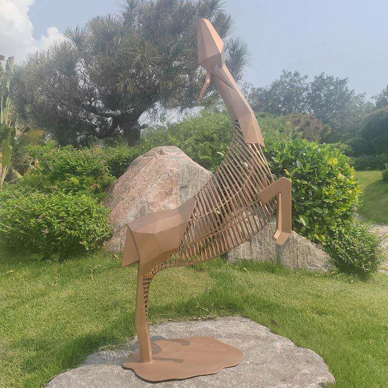 户外金属雕塑抬头鹿摆件公园小区户外大型软装抽象落地雕塑艺术品