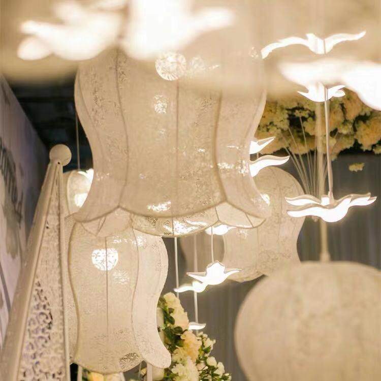 婚庆道具伞形铃兰花空中吊顶挂灯婚礼布置串联吊灯婚庆道具装饰灯