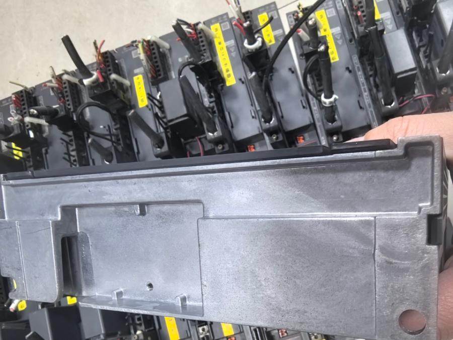 1月25日深圳处理拆机剪线三菱新款驱动器JE系列10B20B40B一批（合计20个）网络拍卖公告