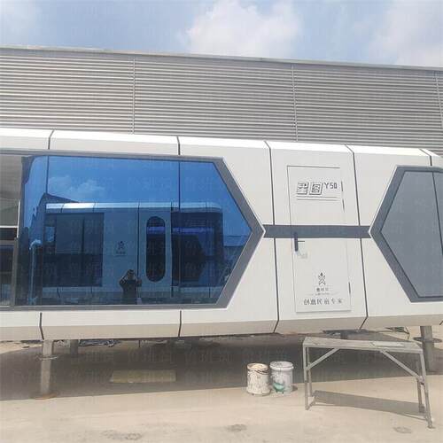 太空舱民宿可移动网红流浪舱民宿酒店集装箱舱体造型野奢民宿
