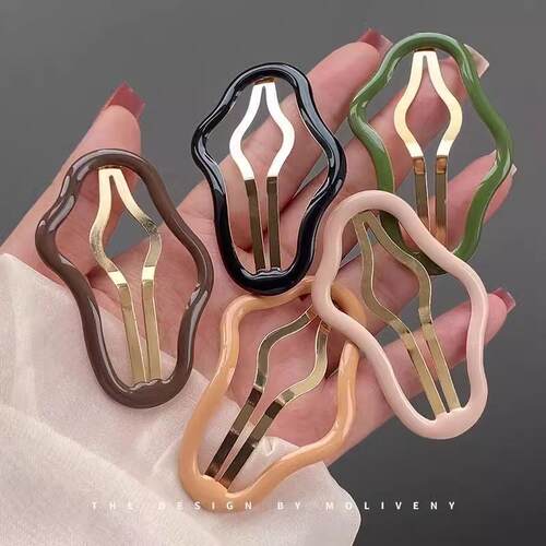 Cloud-shaped hollow fragmented hair BB clip, forehead bangs,