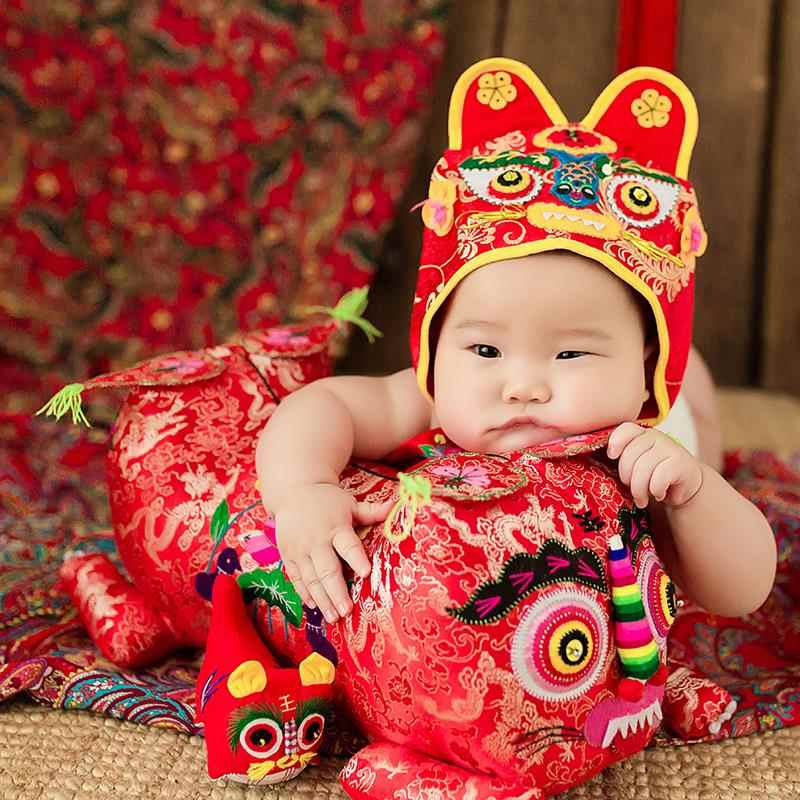 中朴民艺布老虎婴儿满月抓周礼物纯手工刺绣老虎枕头宝宝虎年礼物