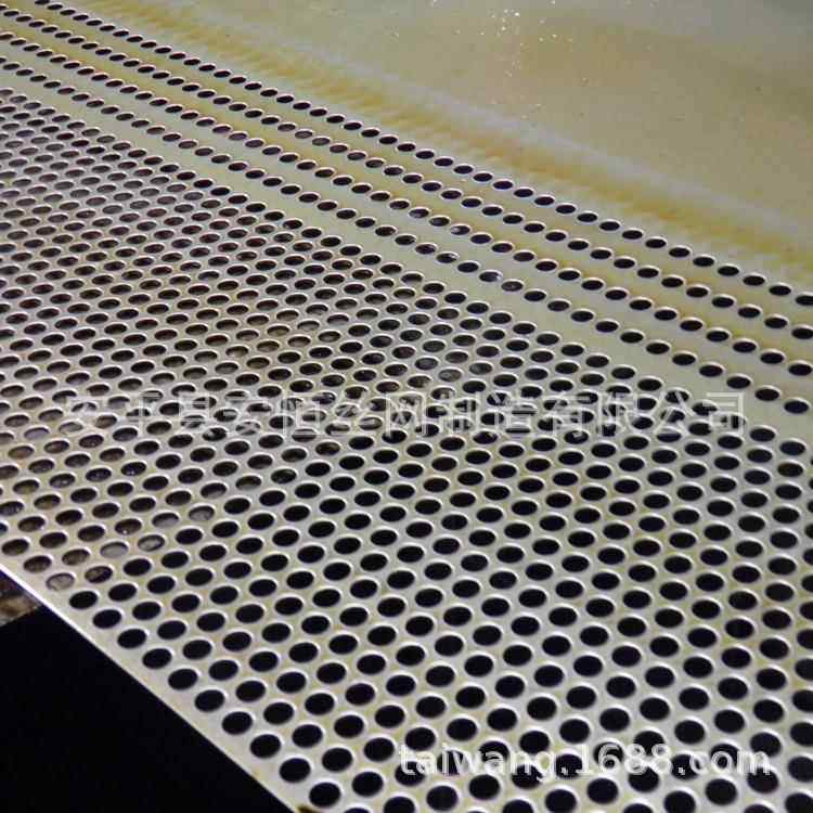 .2mm厚不锈钢419板冲孔网孔饰径4mm距2m1m 圆孔钢板网孔 防护装网,基础建材,钢板网,淘宝优惠券,粉丝福利购,淘宝优惠卷