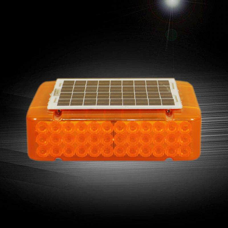 太阳能一体警示灯四面LED频闪交通施工爆闪灯