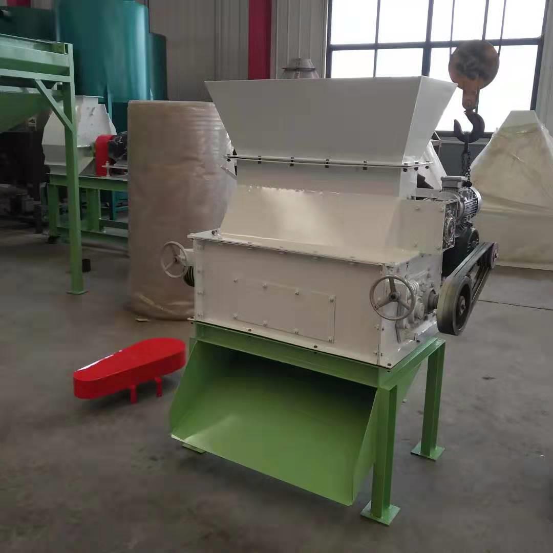 玉米加工大型用三辊碎粒的机时产15吨破ZFR碎备设装置，挤压碎粒