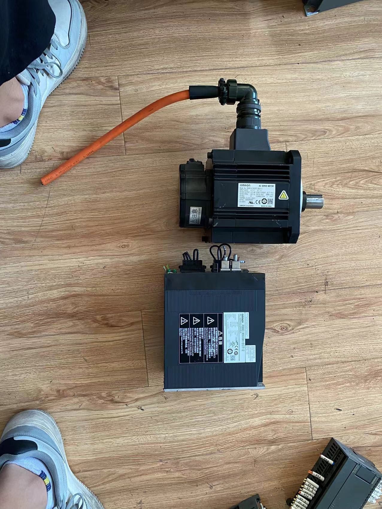 R88D-KN10H-ECT-Z+R88M-K1K020T-