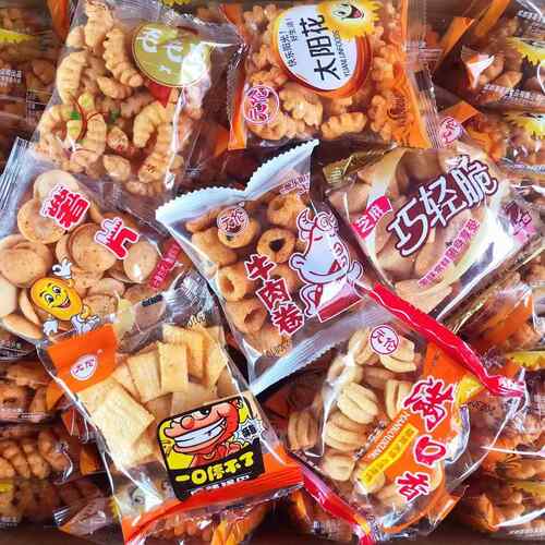 元伦满口香毛毛虫薯片麻辣锅巴巧轻脆多口味零食小袋酥脆休闲食品