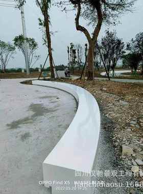 四川玻璃钢椅子工厂成都公园白色长条形椅子休闲坐凳摆件公仔