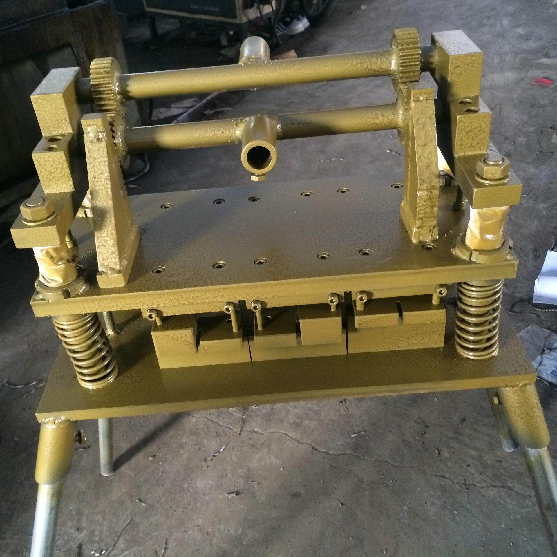 门窗设备铝合金冲压模具平开门窗推拉门窗艺术门窗冲孔模具