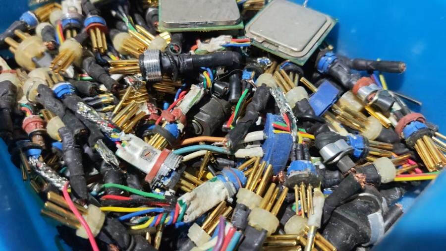 4月15日大兴区【京械5218】镀金杂件一批共5斤左右网络拍卖公告