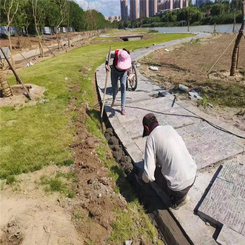 青石板300*600厂家销售防滑地砖公园园林庭院铺路石台阶石脚踏石
