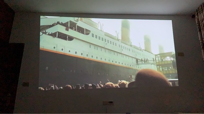 来比下投影仪明基和坚果i6哪个好，优缺点区别是？