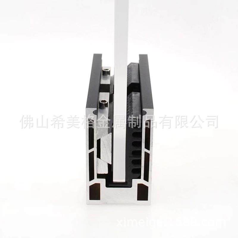 供应护栏玻璃夹铝型材 玻璃大门栅栏铝槽 复式公寓楼梯栏杆底槽