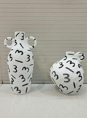 现代极简抽象手绘图案带耳餐陶摆瓷花瓶售楼桌处客FTO厅设计款插