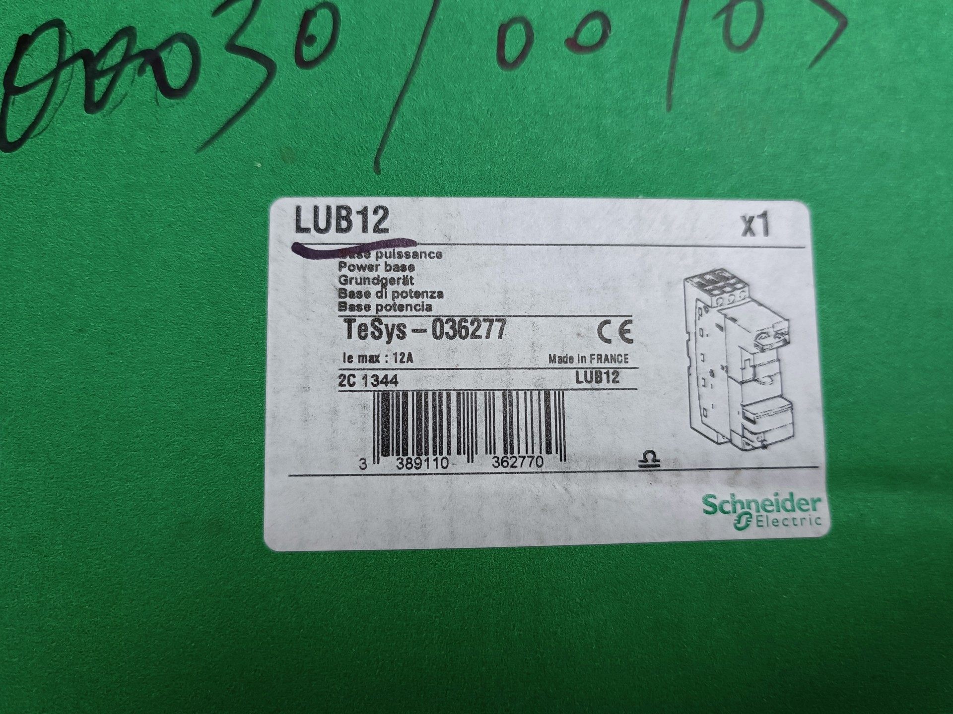 全新正品施耐德标准动力底座  LUB12，实物图，价格220