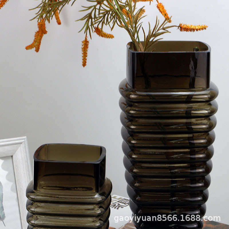 简约现代玄关大气茶色螺旋电视柜卧室客厅卧室样品间插花玻璃花器