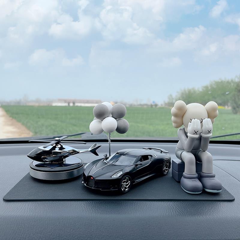 高档新汽车摆高档男中控台车载士香件薰高级感香水车内饰品摆件20