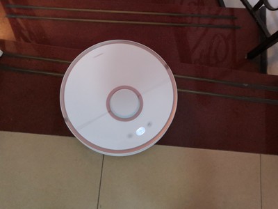 科沃斯dg70和石头S51扫地机器人哪个好，优缺点区别是？