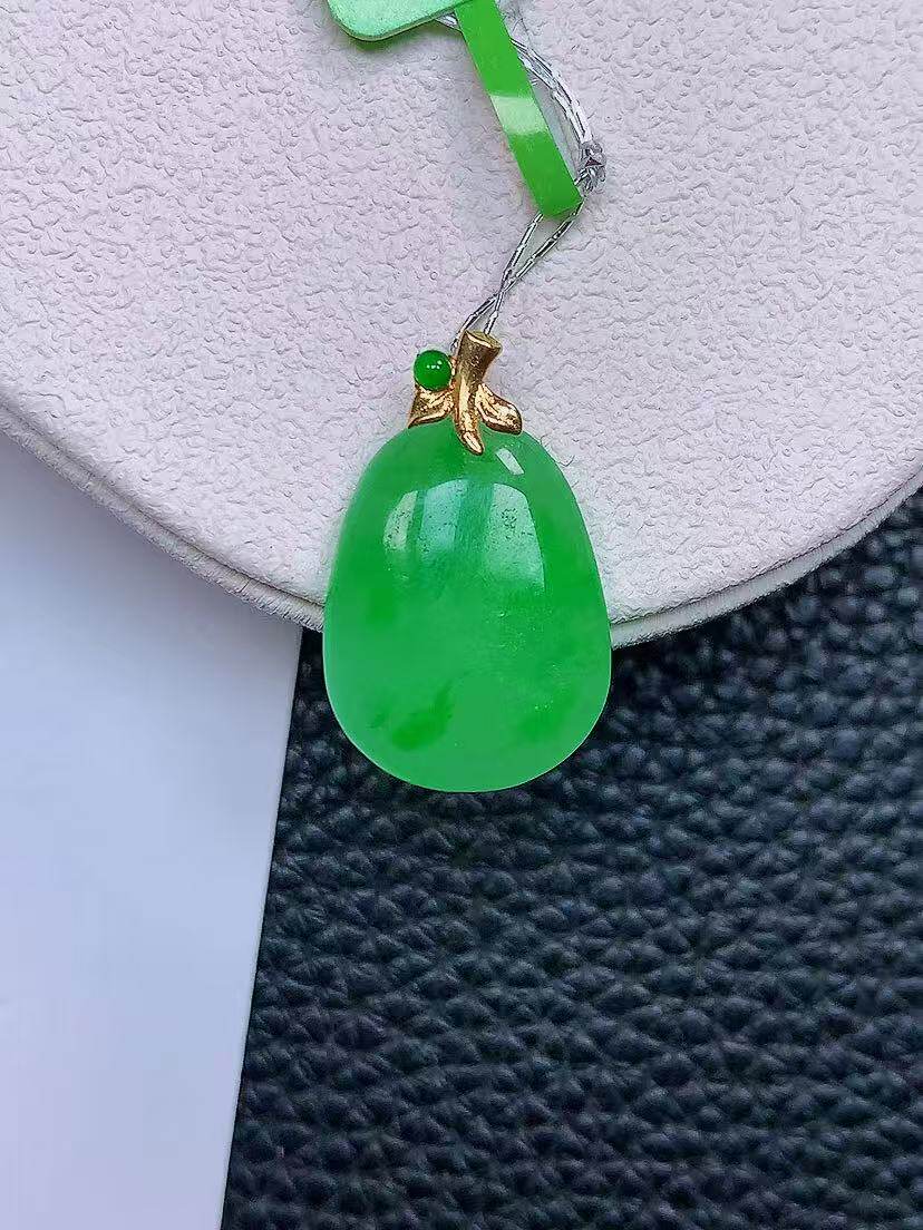 天然真品翡翠正品 水润细腻气质18k金镶嵌冰阳绿满阳色福瓜吊坠