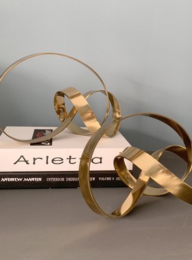 2025新款电视柜摆件高级感小众抽象金属绳结装饰客厅样板房书架柜