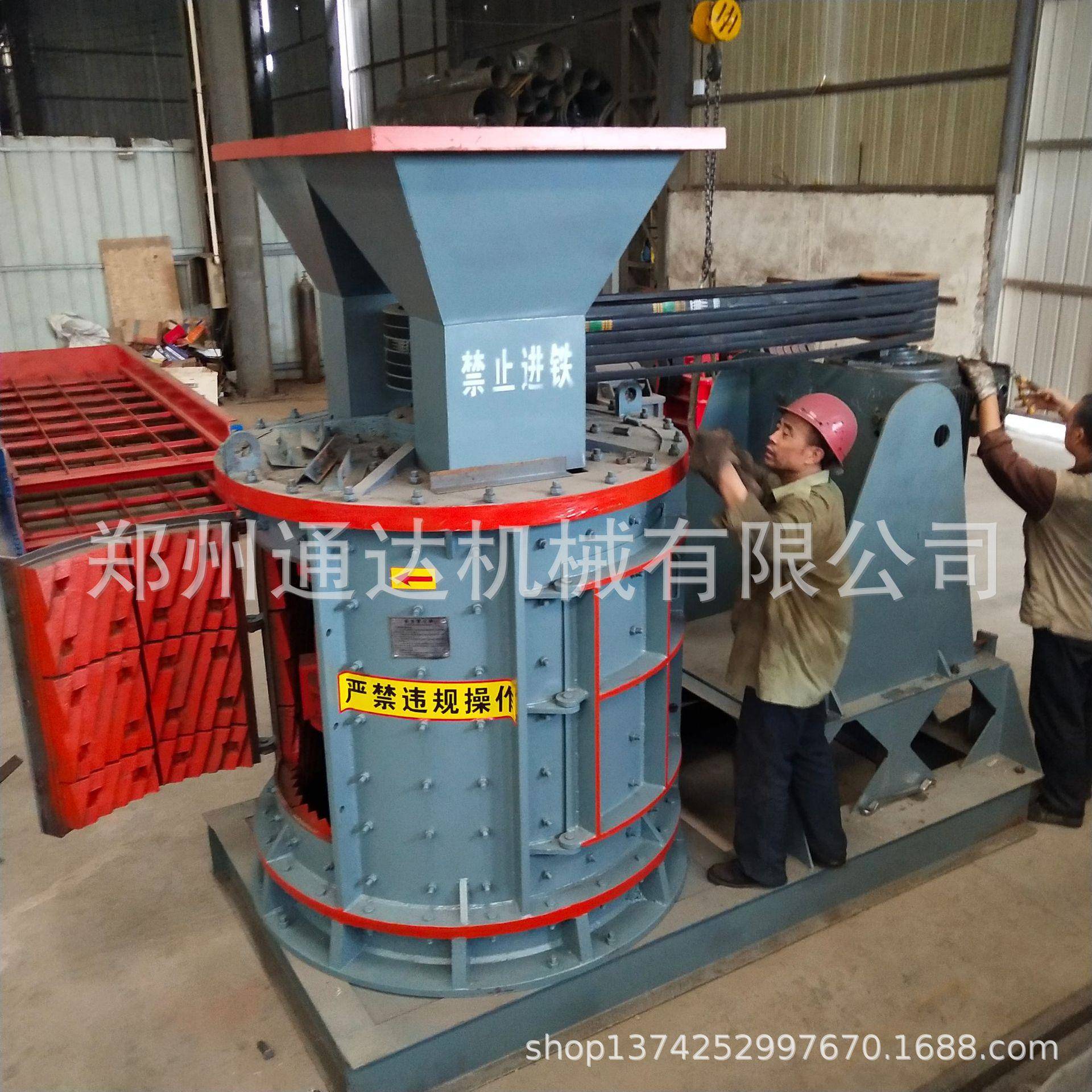 立轴式板锤破碎制砂机湿料破碎机立轴煤矸石粉碎打砂机价格