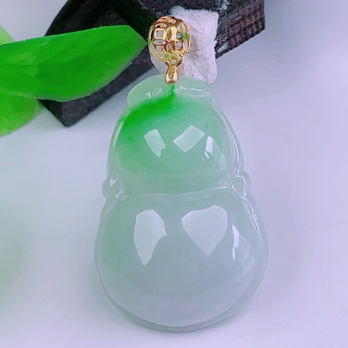 缅甸天然真品翡翠18k金扣头冰飘绿高端精品珠宝闪拍葫芦玉石吊坠