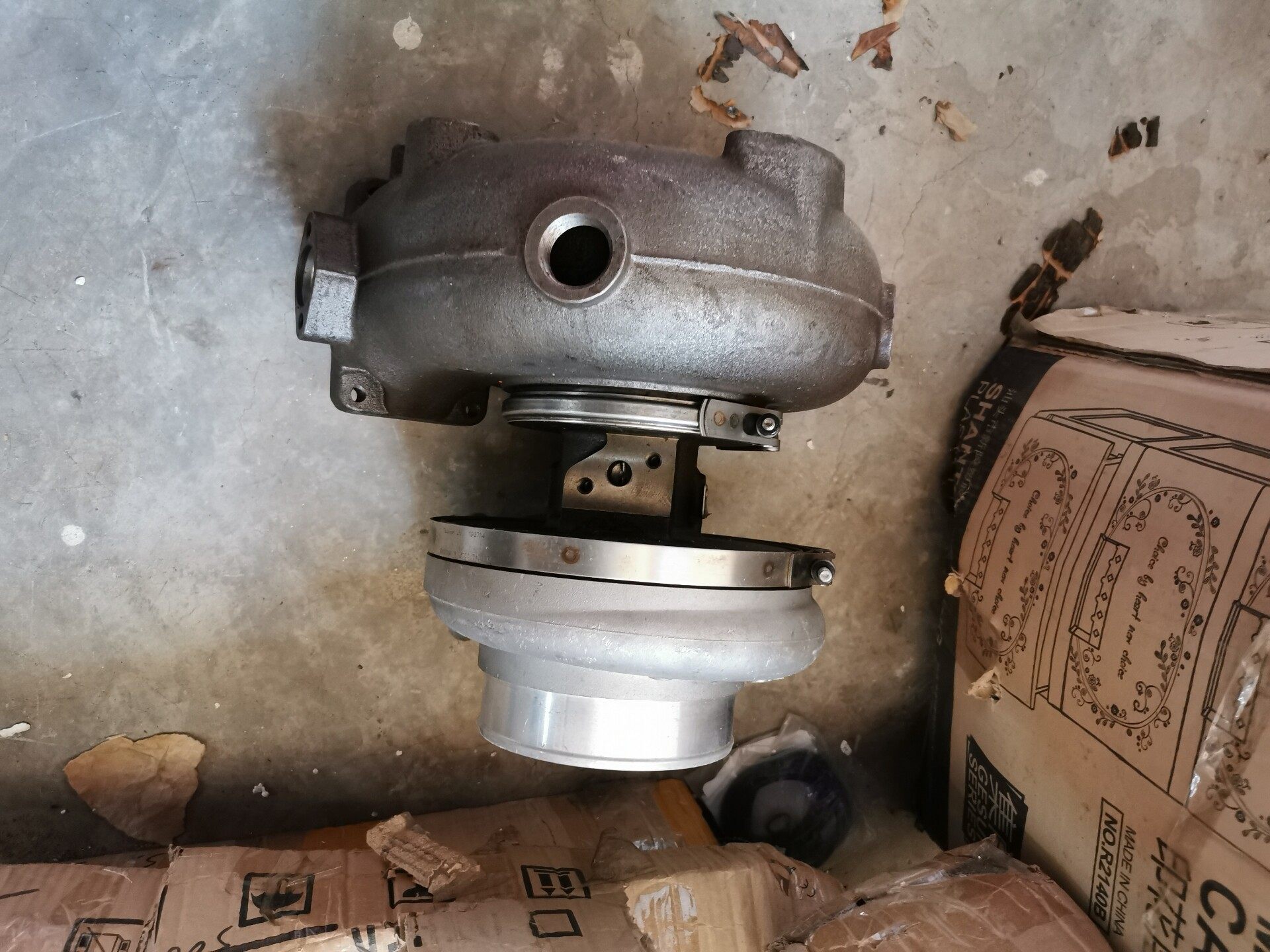 沃尔沃涡轮增压器，3826599沃尔沃水冷涡轮增压器，沃尔沃