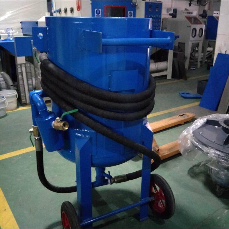 深圳移动加压式喷砂机户外开放式高压除锈砂机工业移动式喷砂机厂