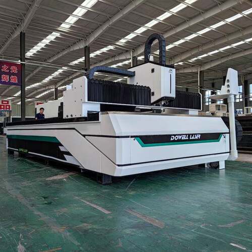 激光切割机3000W厂家不锈钢碳钢铁镀锌3015金属激光切割机