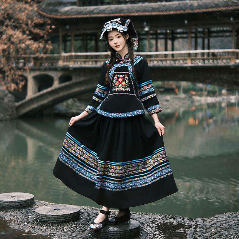 贵州布依族民族服装女三月三演出服成人苗族苗疆刺绣少数民族服饰