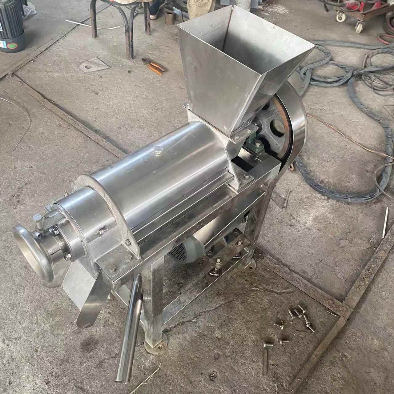 杨桃粉碎榨汁机机 工业果不钢螺旋QDQ水锈压榨 脱水去核机