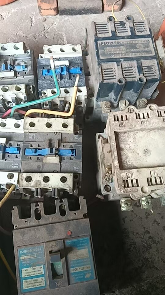 4月6日金华处置废旧接触器，断路器，变屏器，一共14个（义乌市）网络拍卖公告