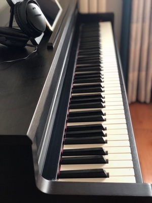 theone智能钢琴怎么样?一位专业人士用后一个月谈感受