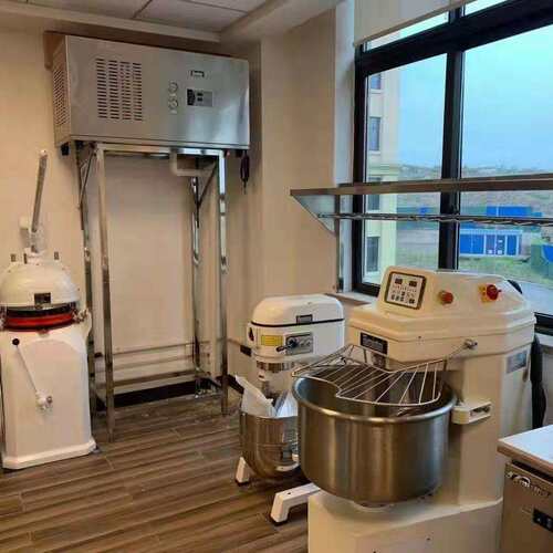 100L挂墙式冰水机，和面冷水机，水温可控制在3-25度