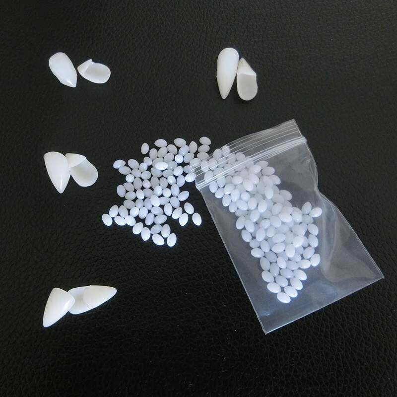1 Pair Vampire Teeth Fangs Dentures Props Halloween Costume - 实物图