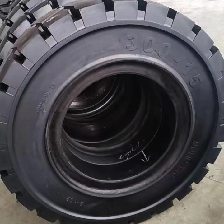 叉车实心轮胎加强耐磨防滑防刺扎400-8厂家现货供应叉车轮胎