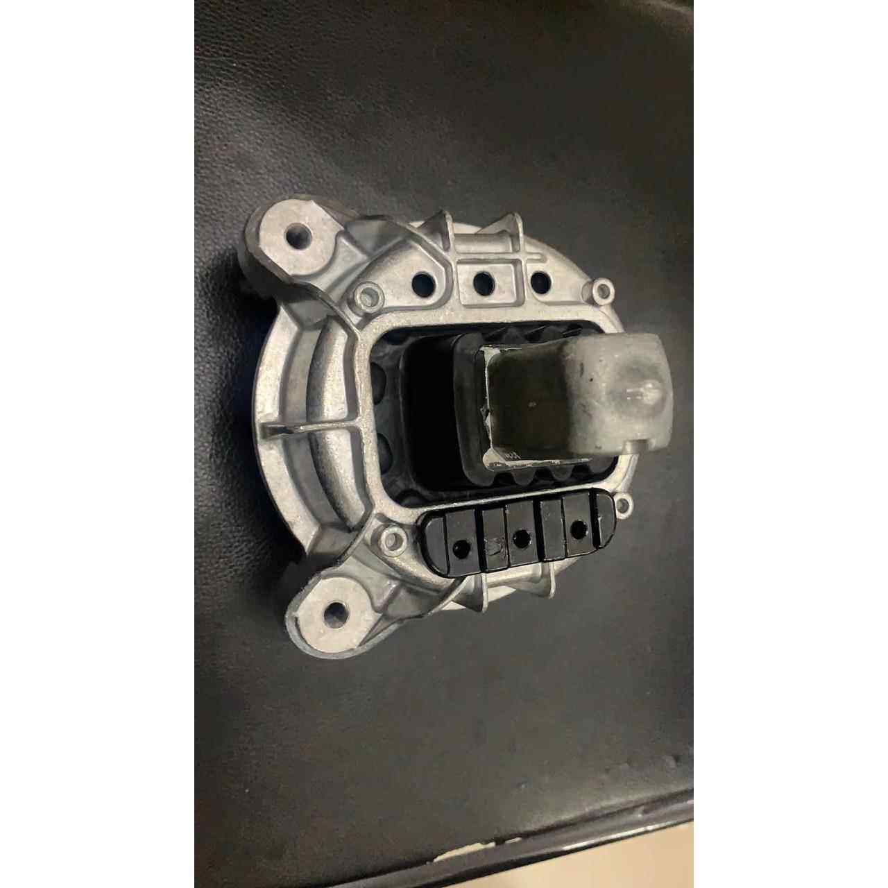 适用于宝马F07F10F11F18发动机机脚胶发动机支架胶垫22117935149