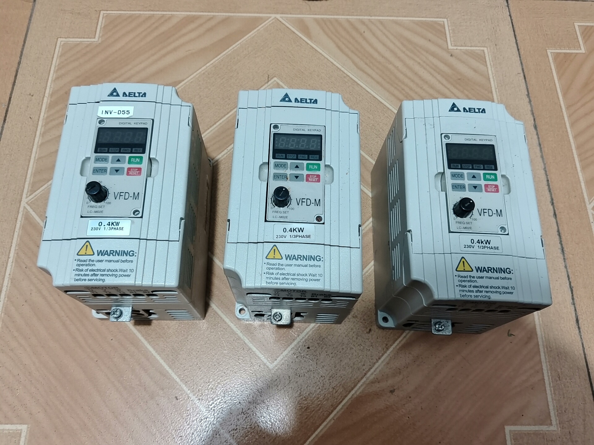 0.4kw台达变频器VFD004M21A，功率0.4kw，2