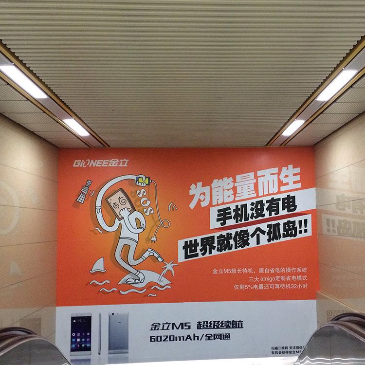 厂家制作高清写真uv喷绘广告围挡无味喷绘UV商超墙贴制作