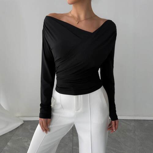 Slanted shoulder collar, exposed shoulder, slimming long