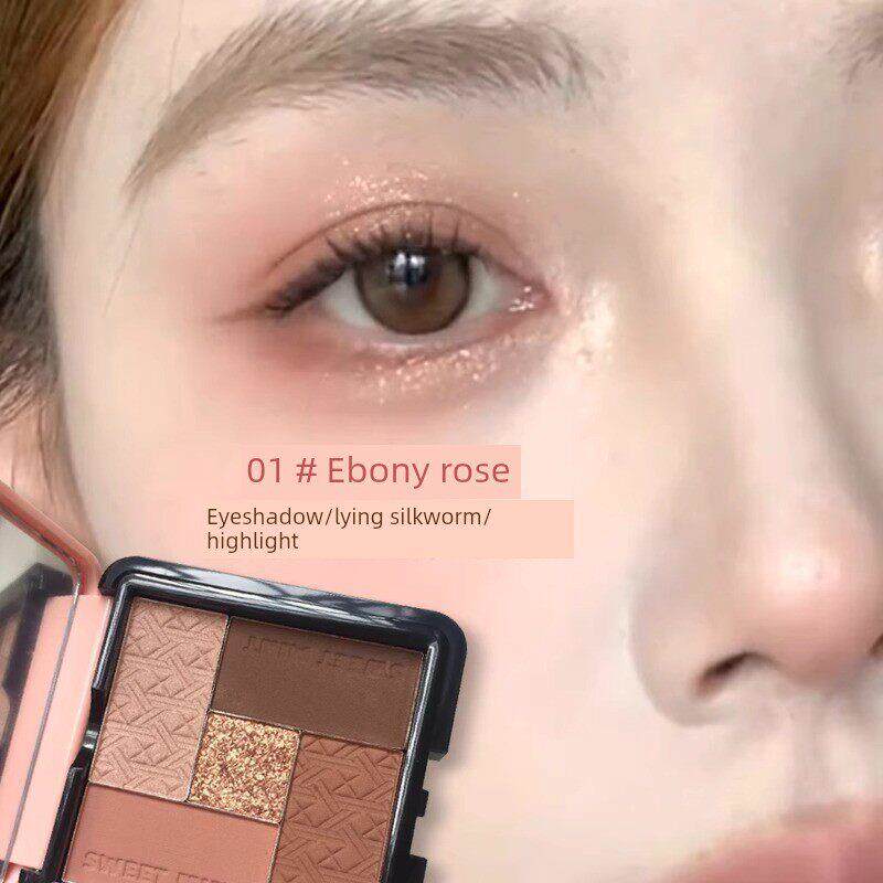 推荐新款眼影盘淡妆粉棕大地色烟熏亮晶晶腮红高光修容一体