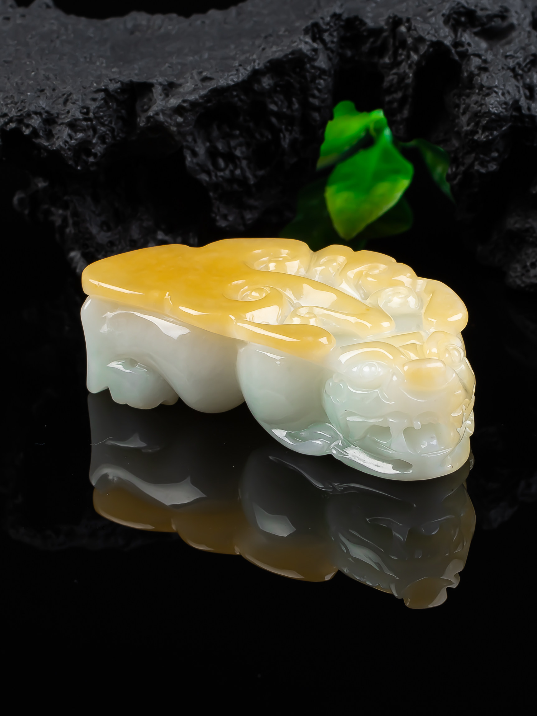 缅甸天然真品翡翠冰飘黄翡满色高端精品厚装闪拍貔貅玉吊坠54.74g
