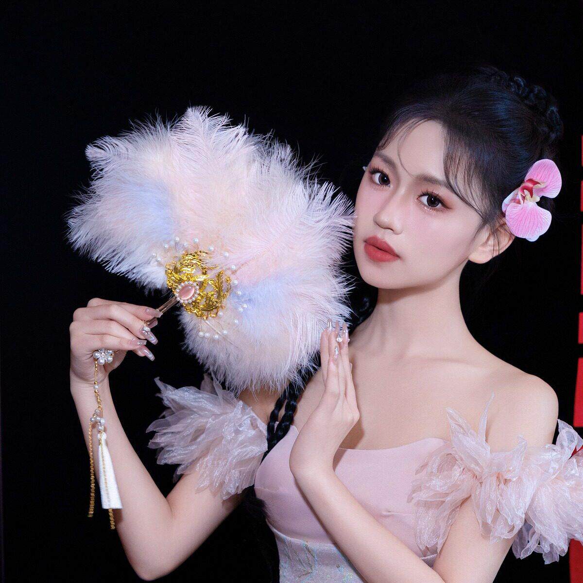 扇子羽毛扇团扇折扇新娘结婚罗莉塔走秀仙气婚礼蕾丝秀禾旗袍高级