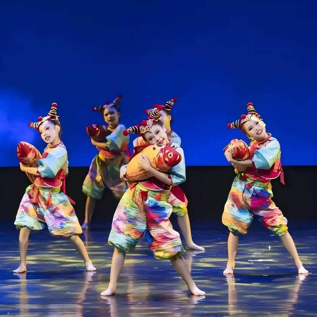 小荷风采年画娃娃乐陶陶演出服儿童喜庆表演服元旦抱鱼娃娃舞蹈服图片